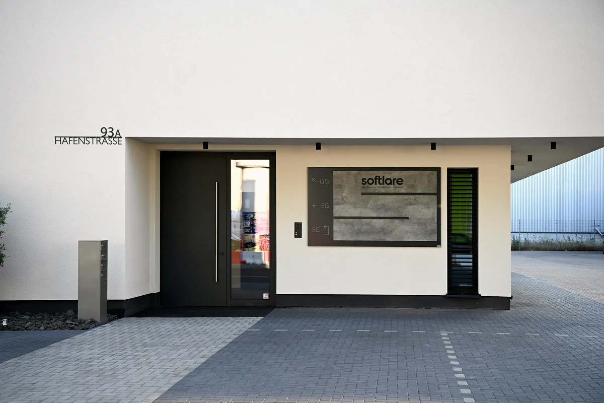 Вхід до Softlare GmbH, Hafenstraße 93 A